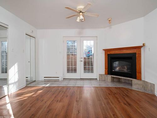 Living room - 16017 Rue Forsyth, Montréal (Rivière-Des-Prairies/Pointe-Aux-Trembles), QC - Indoor Photo Showing Living Room With Fireplace