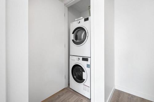 1806 13350 Central Avenue, Surrey, BC - Indoor Photo Showing Laundry Room