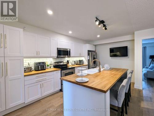 5976 Winston Churchill Boulevard, Mississauga, ON - Indoor Photo Showing Kitchen