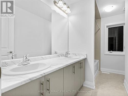 925 Knights Lane, Woodstock, ON - Indoor Photo Showing Bathroom