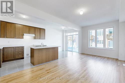 1012 Crownest Hollow, Pickering, ON - Indoor Photo Showing Kitchen