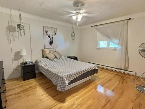 Master bedroom - 1047  - 1049 12E Avenue, Thetford Mines, QC - Indoor Photo Showing Bedroom