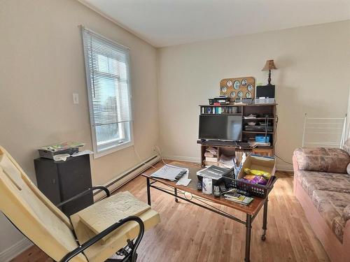 Living room - 1047  - 1049 12E Avenue, Thetford Mines, QC - Indoor Photo Showing Other Room