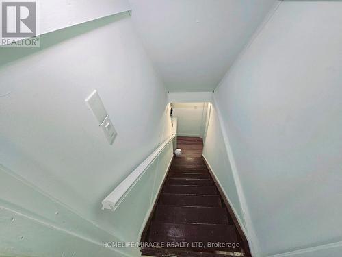 24 Fairview Court, London, ON - Indoor Photo Showing Other Room