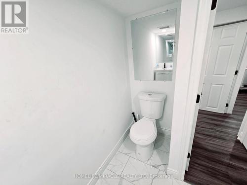 24 Fairview Court, London, ON - Indoor Photo Showing Bathroom