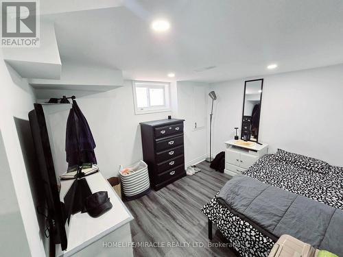 24 Fairview Court, London, ON - Indoor Photo Showing Bedroom