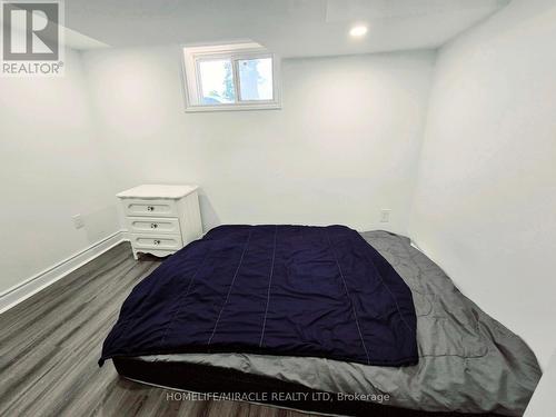 24 Fairview Court, London, ON - Indoor Photo Showing Bedroom