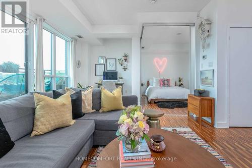 514 - 1169 Queen Street W, Toronto, ON - Indoor Photo Showing Living Room