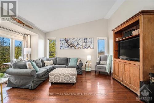 831 Code Drive, Lanark, ON - Indoor Photo Showing Living Room