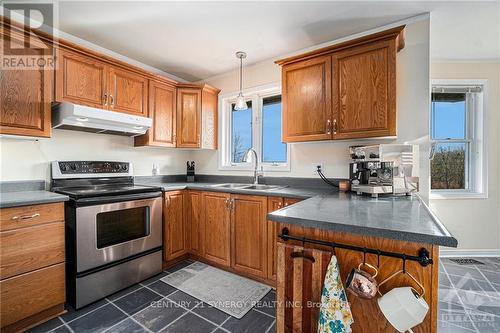 831 Code Drive, Lanark, ON - Indoor Photo Showing Kitchen With Double Sink