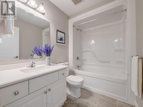 913 Robert Ferrie Drive, Kitchener, ON - Indoor Photo Showing Bathroom