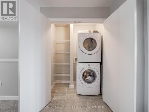 913 Robert Ferrie Drive, Kitchener, ON - Indoor Photo Showing Laundry Room