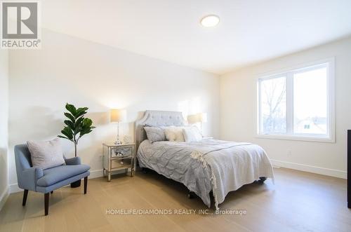 166 Concession Street, Hamilton, ON - Indoor Photo Showing Bedroom