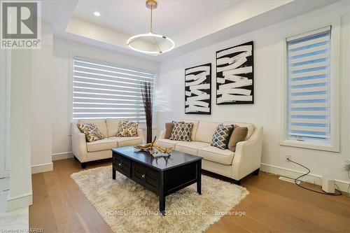 166 Concession Street, Hamilton, ON - Indoor Photo Showing Living Room