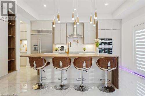 166 Concession Street, Hamilton, ON - Indoor Photo Showing Kitchen With Upgraded Kitchen