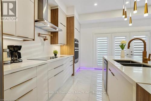 166 Concession Street, Hamilton, ON - Indoor Photo Showing Kitchen With Double Sink With Upgraded Kitchen