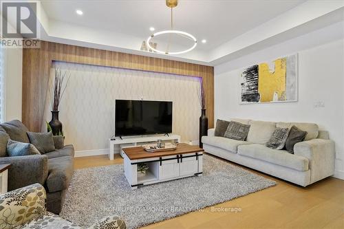 166 Concession Street, Hamilton, ON - Indoor Photo Showing Living Room