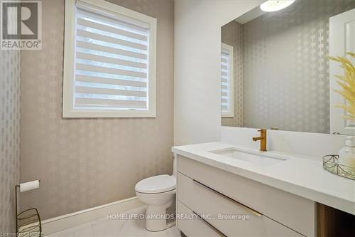 166 Concession Street, Hamilton, ON - Indoor Photo Showing Bathroom