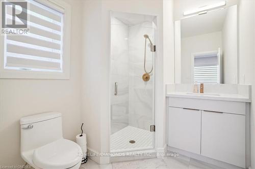 166 Concession Street, Hamilton, ON - Indoor Photo Showing Bathroom