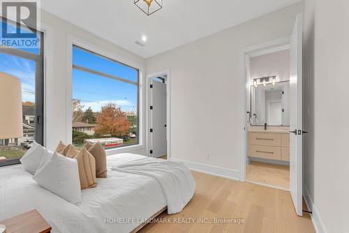 250 Jones Street, Oakville, ON - Indoor Photo Showing Bedroom