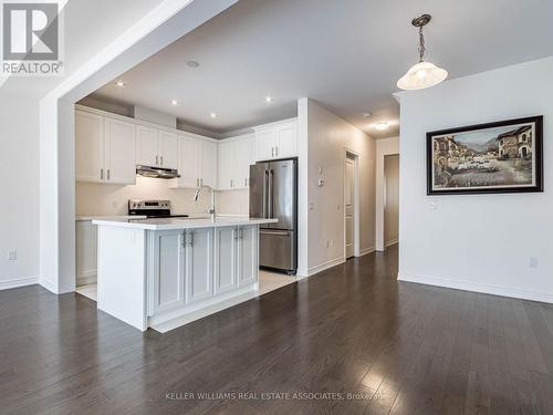 18 Heming Trail, Hamilton, ON - Indoor Photo Showing Kitchen With Upgraded Kitchen