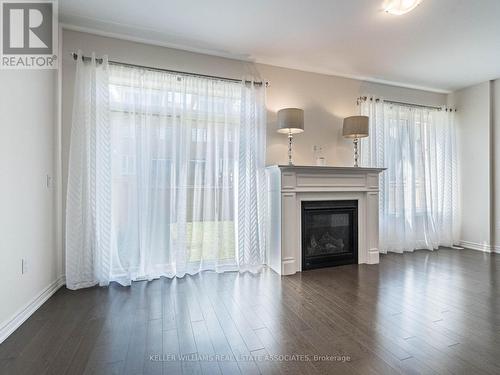 18 Heming Trail, Hamilton, ON - Indoor Photo Showing Living Room With Fireplace