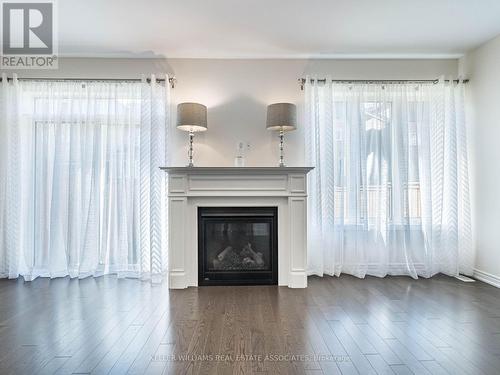 18 Heming Trail, Hamilton, ON - Indoor Photo Showing Living Room With Fireplace