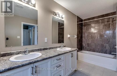 60 Yvonne Crescent, London, ON - Indoor Photo Showing Bathroom