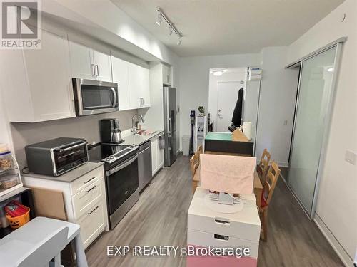 421 - 681 Yonge Street, Barrie, ON - Indoor Photo Showing Kitchen