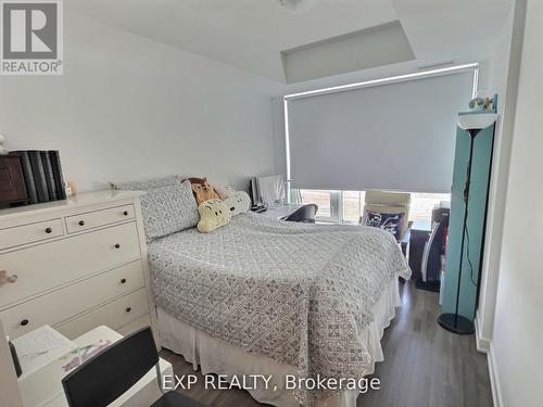 421 - 681 Yonge Street, Barrie, ON - Indoor Photo Showing Bedroom