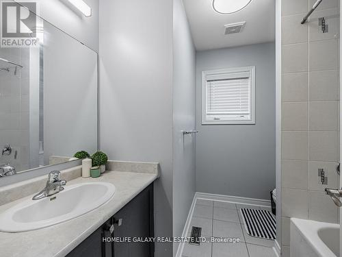 61 Baby Pointe Trail, Brampton, ON - Indoor Photo Showing Bathroom