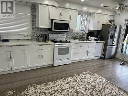 1606 Norwill Crescent, Oshawa, ON - Indoor Photo Showing Kitchen With Double Sink