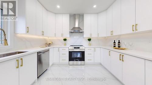 592 Highglen Avenue, Markham, ON - Indoor Photo Showing Kitchen With Upgraded Kitchen