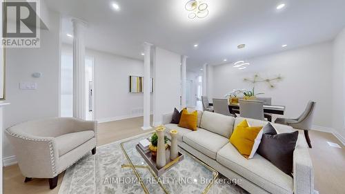 592 Highglen Avenue, Markham, ON - Indoor Photo Showing Living Room