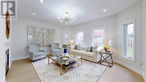 592 Highglen Avenue, Markham, ON - Indoor Photo Showing Living Room