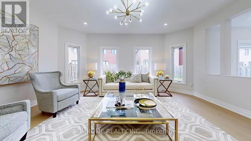 592 Highglen Avenue, Markham, ON - Indoor Photo Showing Living Room