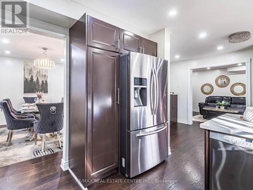 55 Castlehill Road, Brampton, ON - Indoor Photo Showing Kitchen