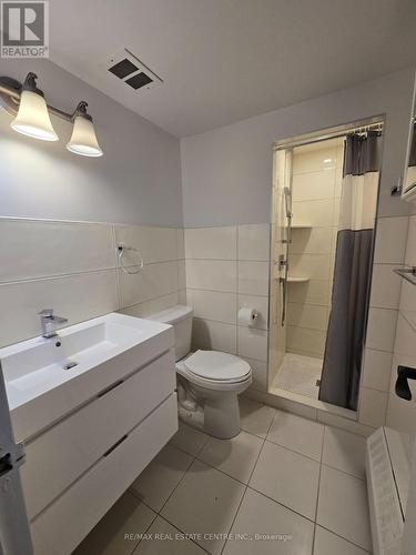 903 - 820 Burnhamthorpe Road, Toronto, ON - Indoor Photo Showing Bathroom