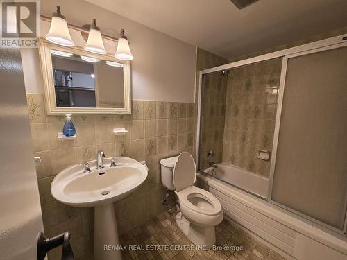 903 - 820 Burnhamthorpe Road, Toronto, ON - Indoor Photo Showing Bathroom