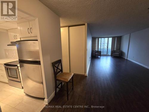 903 - 820 Burnhamthorpe Road, Toronto, ON - Indoor Photo Showing Kitchen