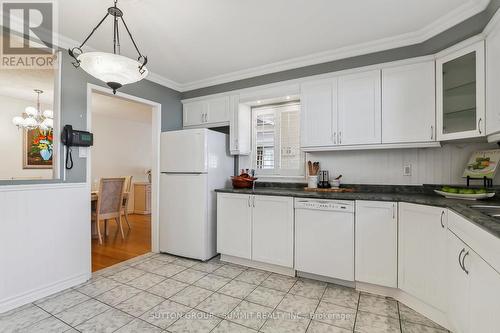 3153 Corrigan Drive, Mississauga, ON - Indoor Photo Showing Kitchen