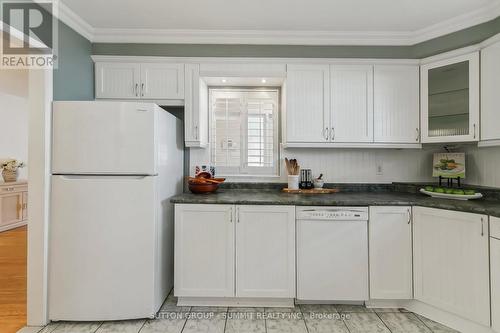 3153 Corrigan Drive, Mississauga, ON - Indoor Photo Showing Kitchen