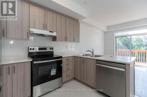 723 Heathrow Path, Oshawa, ON - Indoor Photo Showing Kitchen With Double Sink