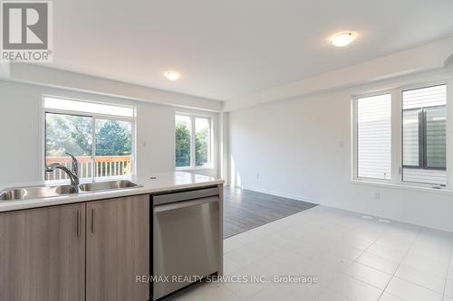 723 Heathrow Path, Oshawa, ON - Indoor Photo Showing Kitchen With Double Sink