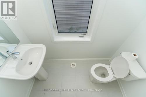 723 Heathrow Path, Oshawa, ON - Indoor Photo Showing Bathroom