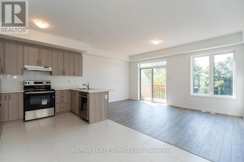 723 Heathrow Path, Oshawa, ON - Indoor Photo Showing Kitchen