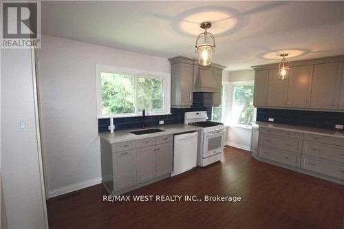 291 Dixon Boulevard, Newmarket, ON - Indoor Photo Showing Kitchen