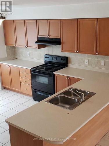 111 - 4950 Winston Churchill Boulevard, Mississauga, ON - Indoor Photo Showing Kitchen With Double Sink