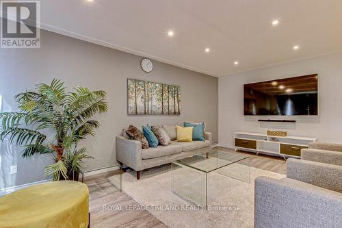 173 Fergus Avenue E, Kitchener, ON - Indoor Photo Showing Living Room