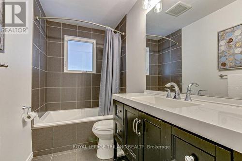 173 Fergus Avenue E, Kitchener, ON - Indoor Photo Showing Bathroom